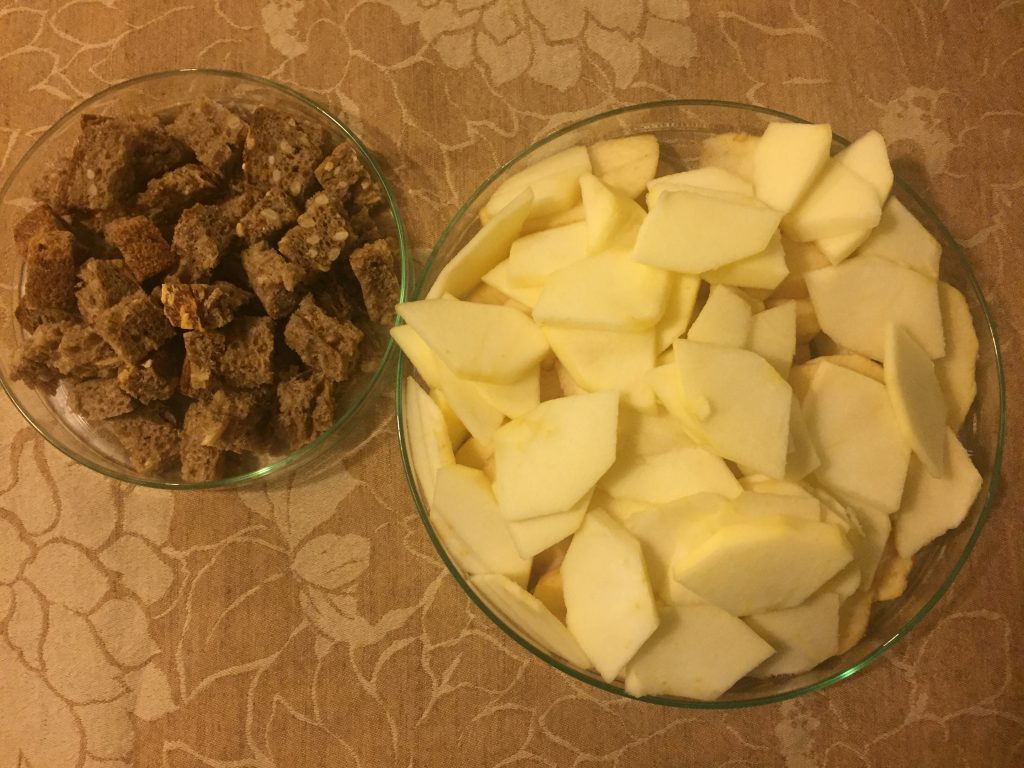 Torta con pane raffermo e mele: la ricetta passo passo - Riciblog