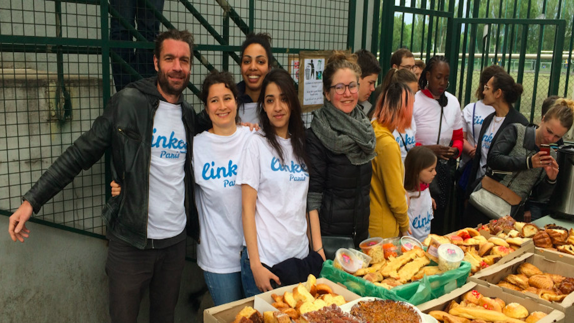 Linkee, volontari in bici per donare il cibo invenduto ai bisognosi - Riciblog