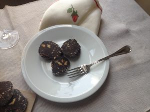 Come preparare il salame al cioccolato con avanzi di pandoro - Riciblog