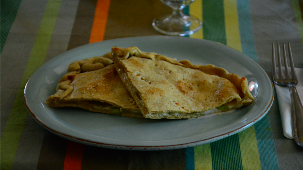 Focaccia ripiena di crescenza e fave - Riciblog