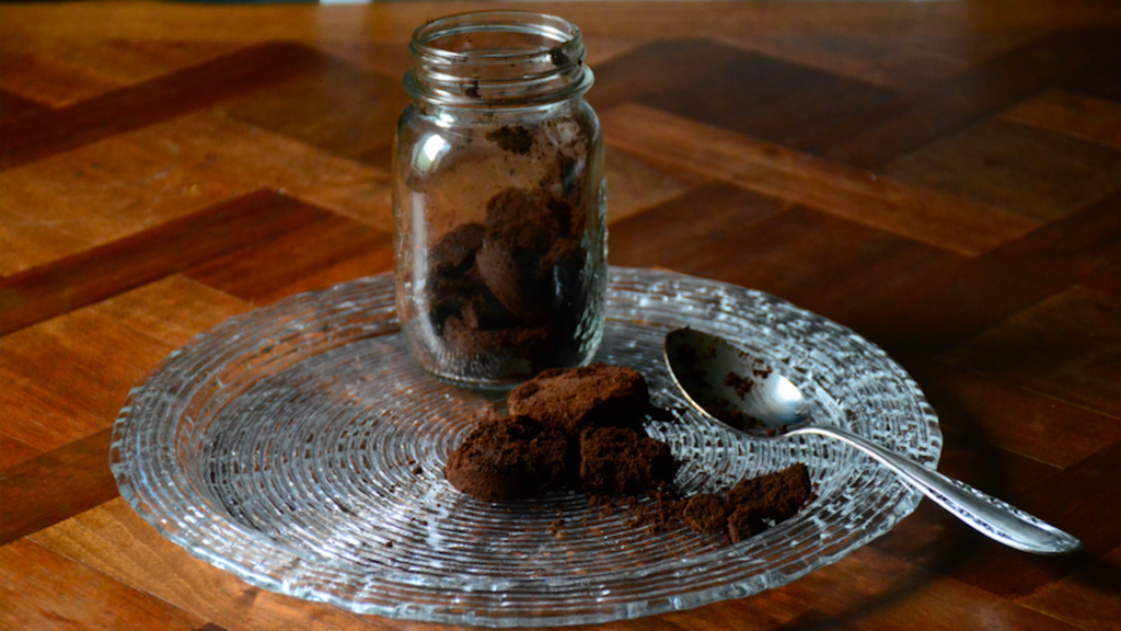 Maschera al caffè: 3 beauty tips con i fondi del caffè - Riciblog
