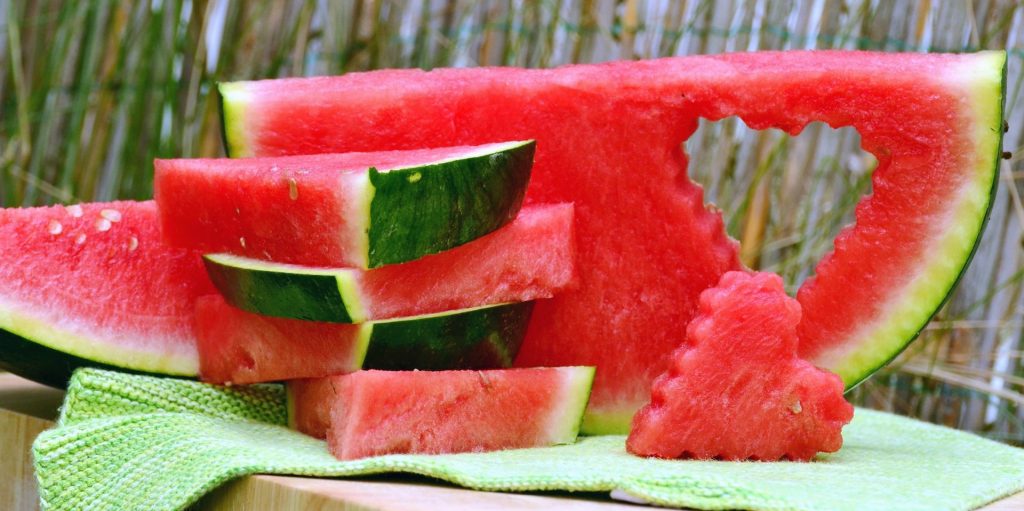 Buccia di anguria: 3 idee per riutilizzarla in cucina - Riciblog