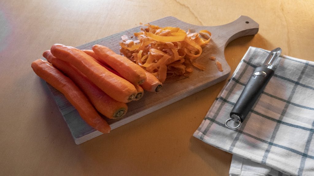 Bucce di carote: ricette e consigli per riutilizzarle - Riciblog