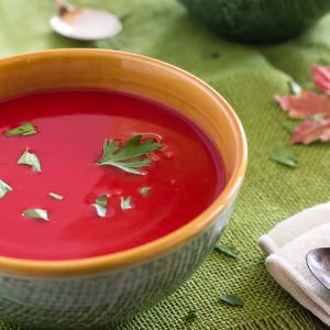 Zuppa con foglie di barbabietola, finocchin e mele - Riciblog