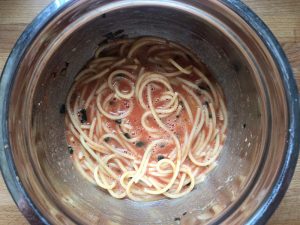 frittata di spaghetti al sugo come lo fanno a Napoli - ingredienti e preparazione