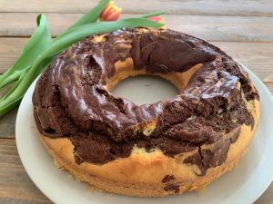 Ciambellone con uova di Pasqua – ingredienti e preparazione