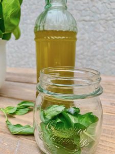 Basilico in barattolo per conserva sott'olio - Riciblog
