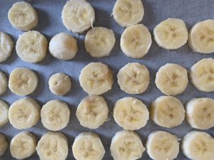 Pezzi di banana da congelare per la ricetta del gelato - Riciblog