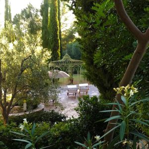 Giardino con gazebo del relais di poggio ai santi - Riciblog