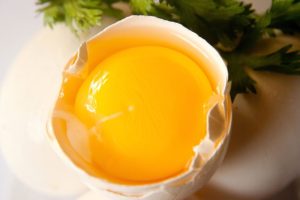 Rosso dell'uovo avanzato da usare in ricette antispreco - Riciblog