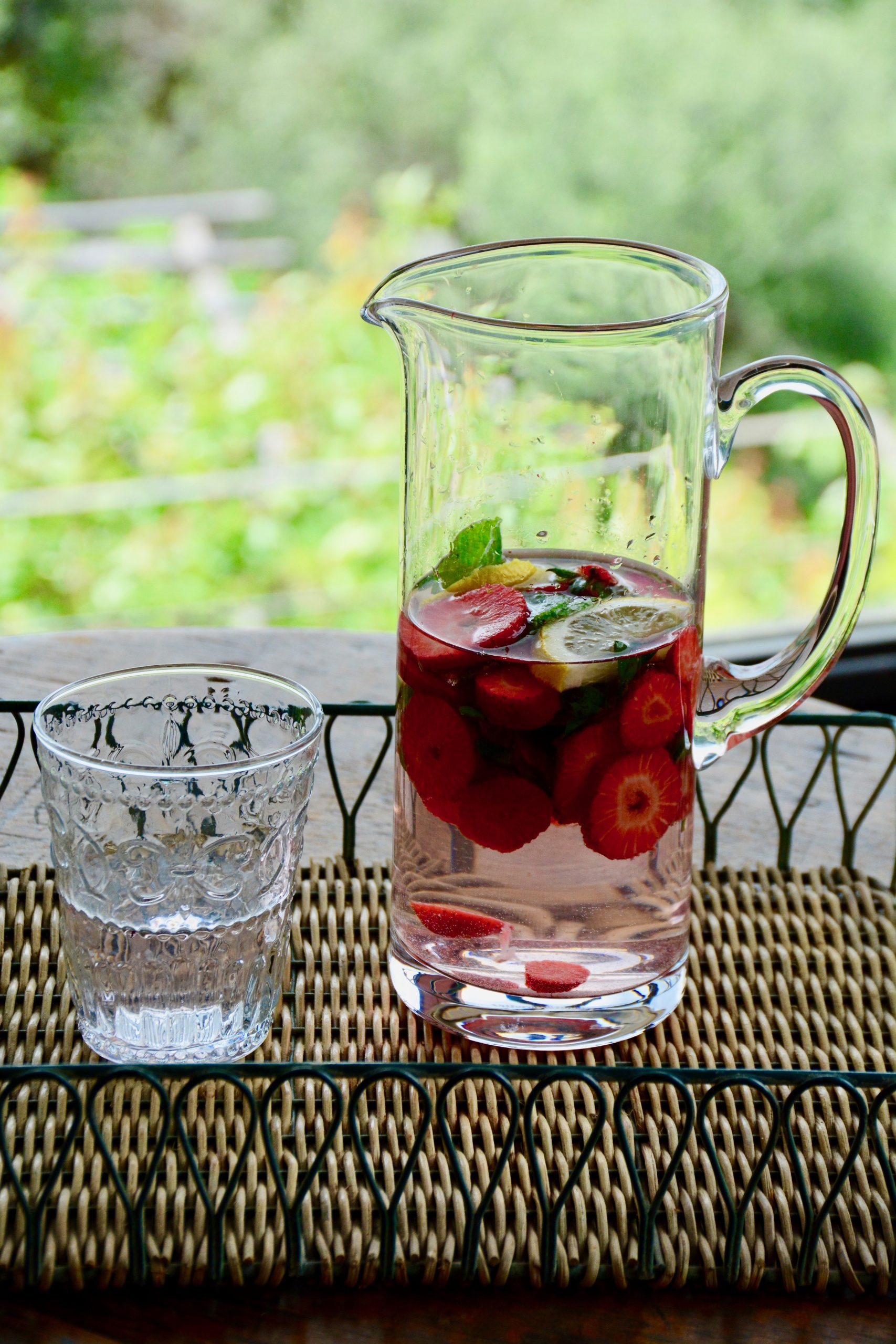 Acqua aromatizzata alle foglie di fragola - Riciblog