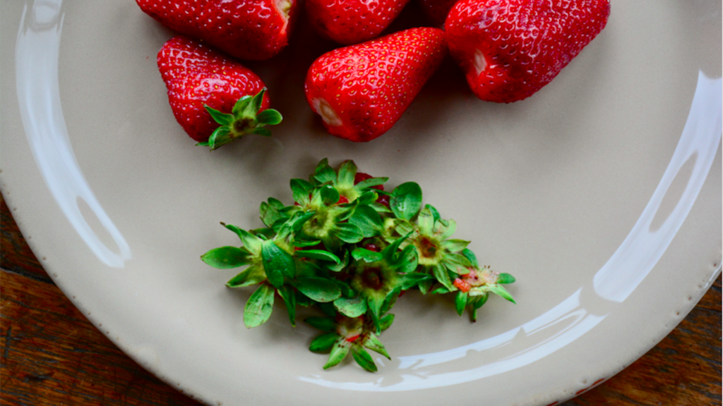 Come utilizzare le foglie di fragola in cucina