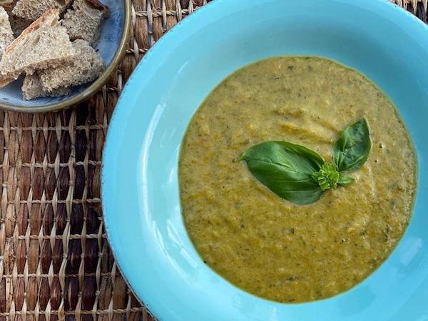 come preparare una crema estiva con foglie d'insalata appassita - Riciblog