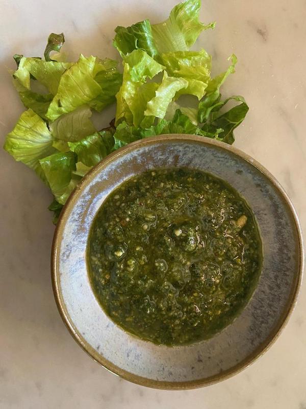come preparare un pesto con foglie d'insalata - Riciblog