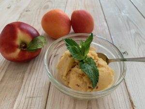 Gelato alla pesca fatto in casa senza gelatiera - Riciblog