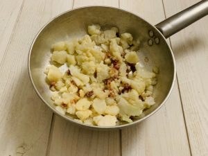 pasta con cavolfiore avanzato e guanciale preparazione - Riciblog