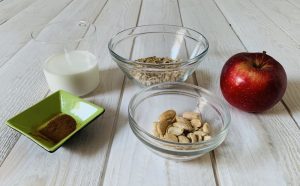 Gli ingredienti per il porridge con mele ammaccate e cannella – Riciblog