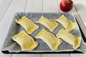 Preparazione delle sfogliatine di mele - Riciblog
