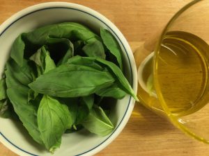 vasetto di basilico sott'olio - Riciblog