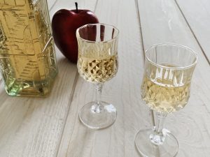 Liquore preparato con bucce di mela – Riciblog