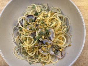 Spaghetti alle vongole con polvere di limone - Riciblog