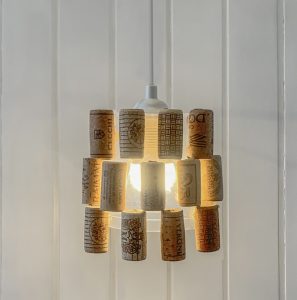 Lampada con tappi di sughero - Riciblog