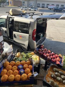 Con il furgoncino acquista per il progetto RecuperiAmo sono state seguite 2500 famiglie in difficoltà - Riciblog