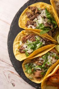 Tacos con polpettone avanzato sfilacciato e sughetto - Riciblog